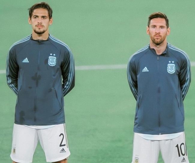 欧文快攻压哨上篮，全场沸腾（欧文末秒快攻上篮引爆全场）