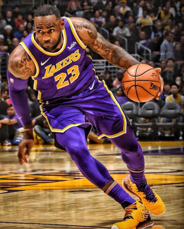 姆巴佩：四球建功刷新皇马进球纪录，坦言与传奇并肩倍感荣幸（姆巴佩大四喜改写皇马进球纪录：与传奇比肩倍感荣幸）