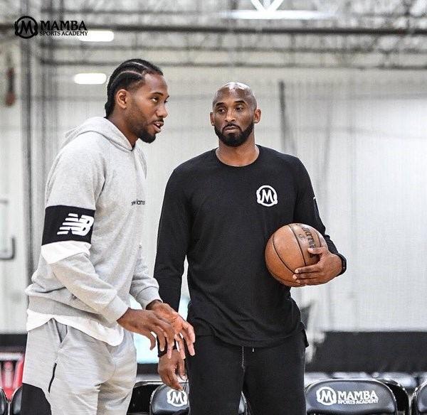 内马尔膝盖手术由曾效力上海海港的爱德华多主刀（前上海海港球员爱德华多为内马尔进行膝盖手术）