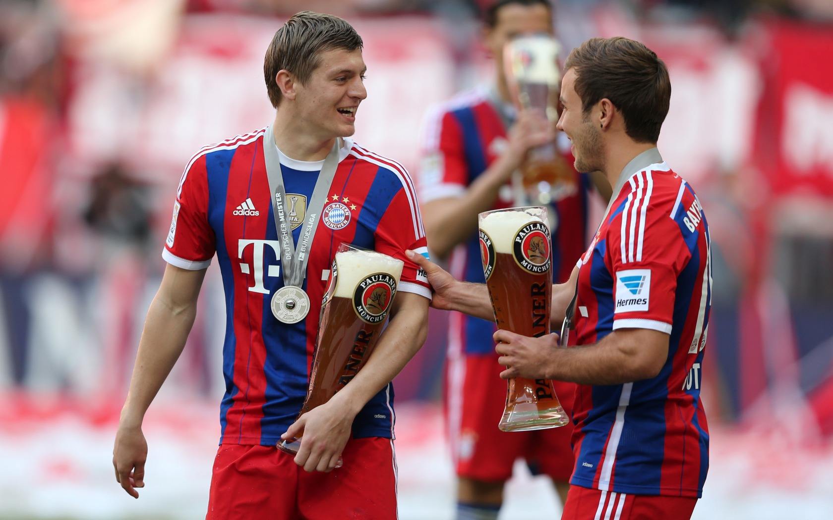 领衔声援加沙，巴斯克代表队和加泰代表队队长都来自皇家社会（巴斯克与加泰代表队队长同属皇家社会，领衔声援加沙）