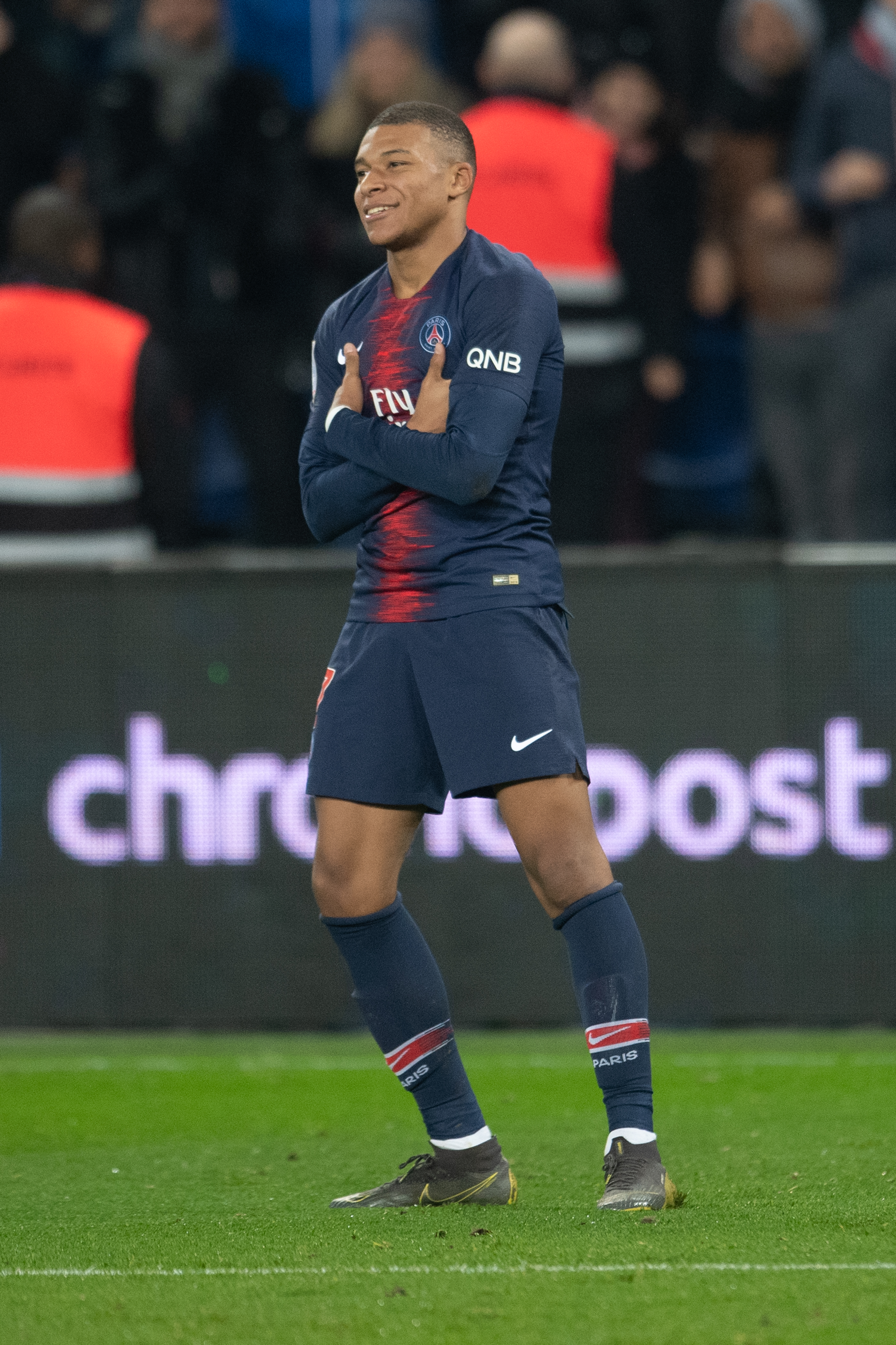 今晚会上吗？记者：姆巴佩赛前没和其他替补球员一起热身（今晚会出场吗？记者称姆巴佩赛前未与其他替补共同热身）