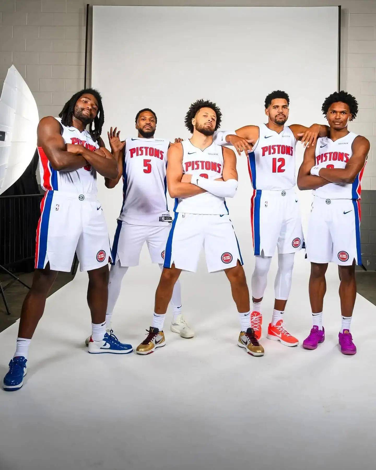 梅西亮相引发全球关注（梅西亮相掀起全球热议）