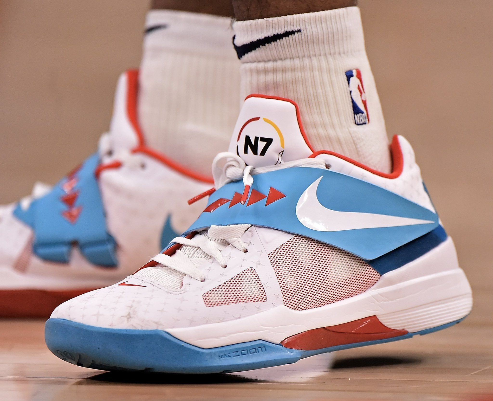 周六意甲焦点战：维罗纳迎战亚特兰大，保级压力与欧战野心的激烈碰撞！（意甲周六重头戏：维罗纳主场迎战亚特兰大，保级压力硬碰欧战雄心）