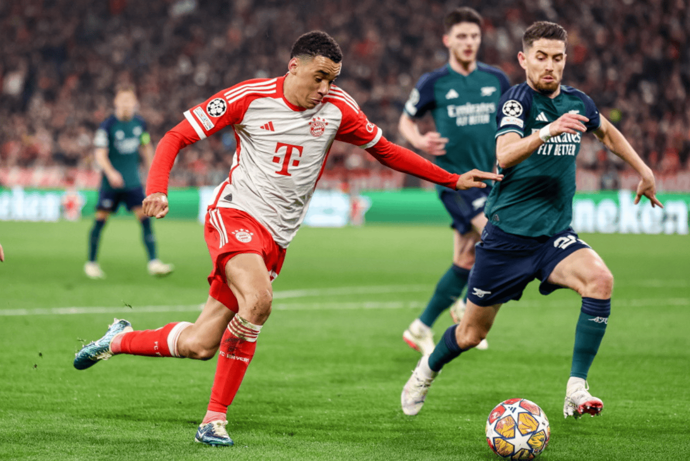 惊险一幕，马竞女足球员梅迪纳头部被膝盖撞到后失去意识（马竞女足惊魂一刻：梅迪纳头部遭膝撞后一度失去意识）