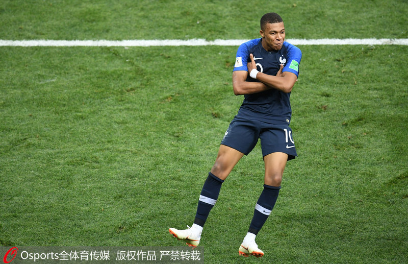 不给踢又不让走？阿莫林：梅努是曼联重要一员，冬窗不补强则留队（不上场也不放人？阿莫林：梅努是曼联关键成员，若冬窗无引援将留队）