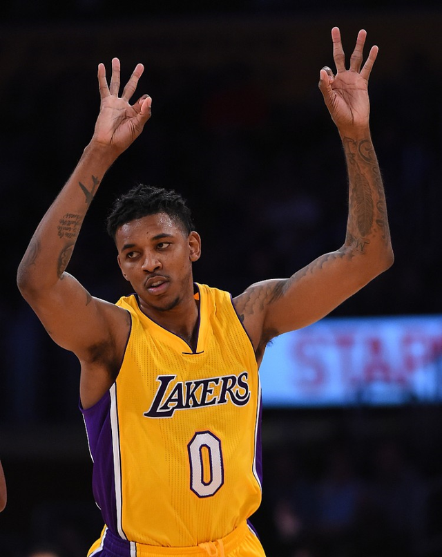 意甲第14轮观赛指南：佛罗伦萨力求首胜，比萨帕尔马保级对决（意甲第14轮看点：佛罗伦萨冲首胜，比萨与帕尔马上演保级生死战）