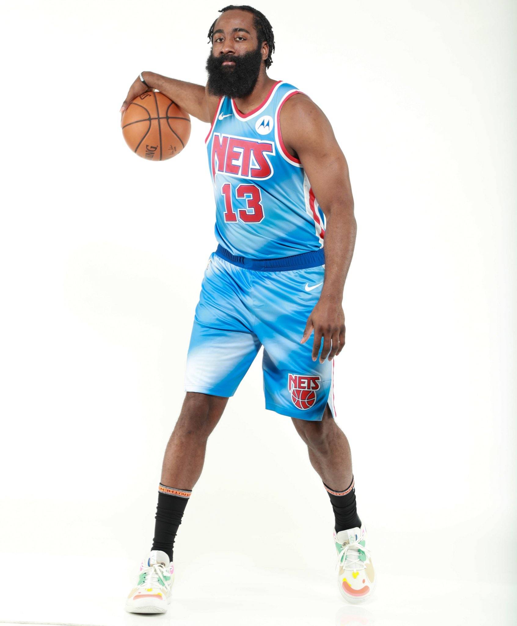 火箭末节三分爆发险胜快船（火箭末节三分雨发威险胜快船）